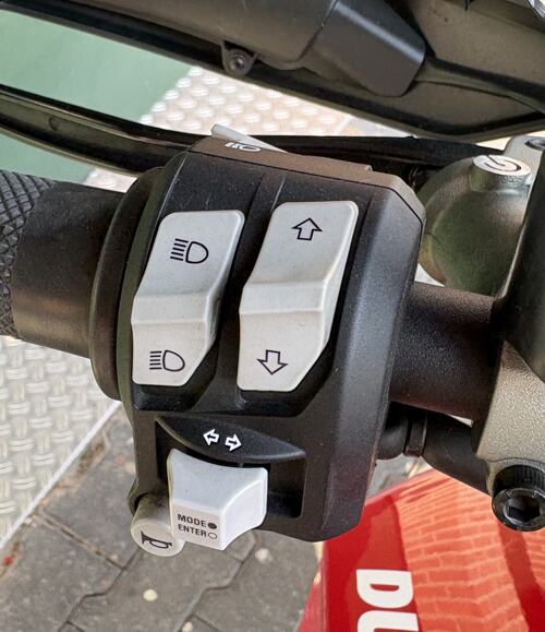 Foto: Ducati 950 cornering ABS/DTC evo/DWC evo/DQS evo Hypermotard