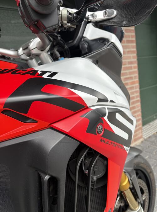 Foto: Ducati V4 RS Panigale DQS up/down EVO, cornering ABS EVO, DTC, DQS, DWC, ACC MTS