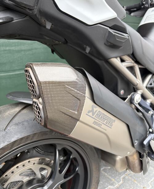 Foto: Ducati V4 RS Panigale DQS up/down EVO, cornering ABS EVO, DTC, DQS, DWC, ACC MTS