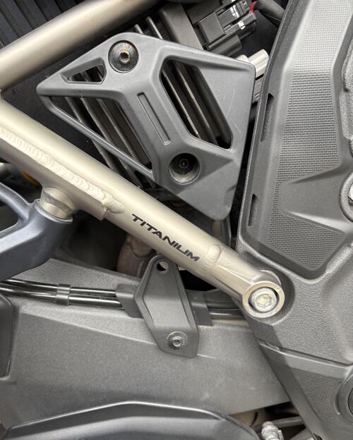 Foto: Ducati V4 RS Panigale DQS up/down EVO, cornering ABS EVO, DTC, DQS, DWC, ACC MTS