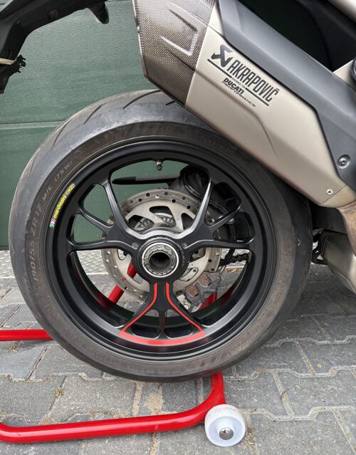 Foto: Ducati V4 RS Panigale DQS up/down EVO, cornering ABS EVO, DTC, DQS, DWC, ACC MTS