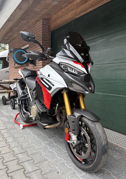 Foto: Ducati V4 RS Panigale DQS up/down EVO, cornering ABS EVO, DTC, DQS, DWC, ACC MTS