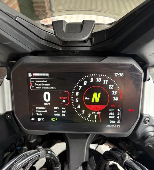 Foto: Ducati V4 RS Panigale DQS up/down EVO, cornering ABS EVO, DTC, DQS, DWC, ACC MTS