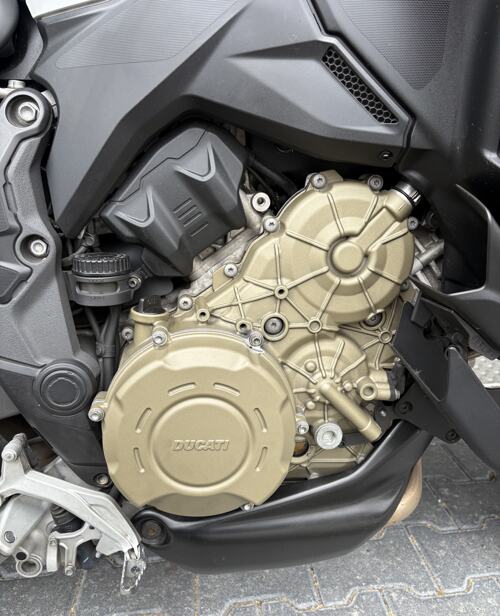 Foto: Ducati V4 RS Panigale DQS up/down EVO, cornering ABS EVO, DTC, DQS, DWC, ACC MTS