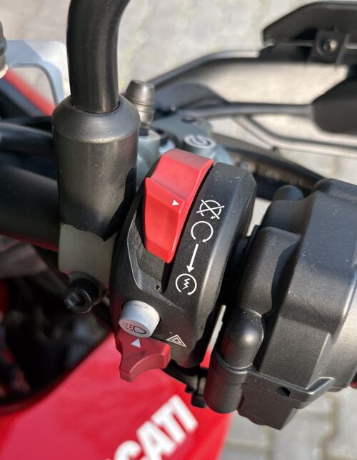 Foto: Ducati 950 cornering ABS/DTC evo/DWC evo/DQS evo Hypermotard