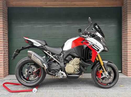 Foto: Ducati V4 RS Panigale DQS up/down EVO, cornering ABS EVO, DTC, DQS, DWC, ACC MTS