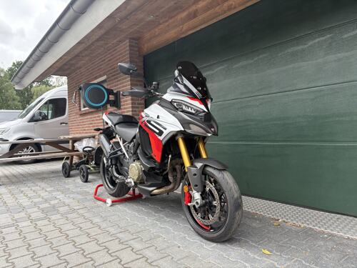 Foto: Ducati V4 RS Panigale DQS up/down EVO, cornering ABS EVO, DTC, DQS, DWC, ACC MTS